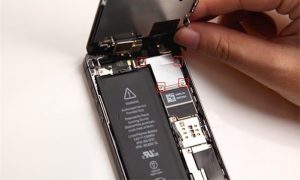 Замена разбитого экрана на телефоне iPhone 5S