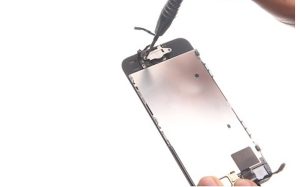 Замена разбитого экрана на телефоне iPhone 5S